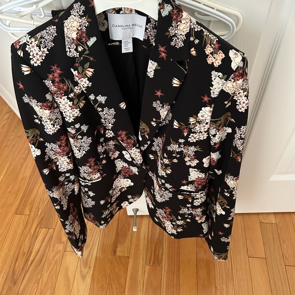 Carolina Belle Women's Black Floral Blazer